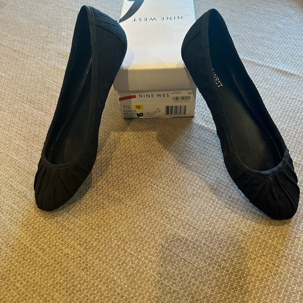 Size 7 1/2 black flats